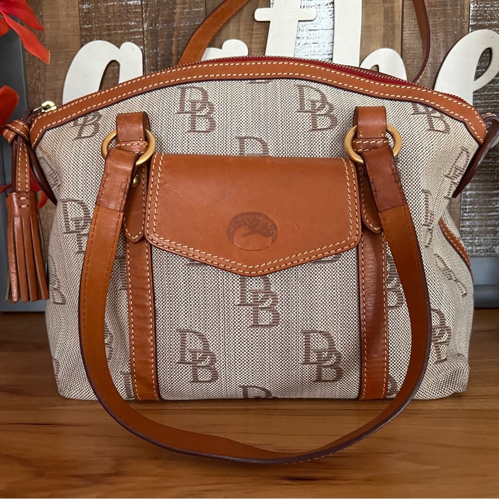Dooney & Bourke Satchel Shoulder Bag. Great used condition.